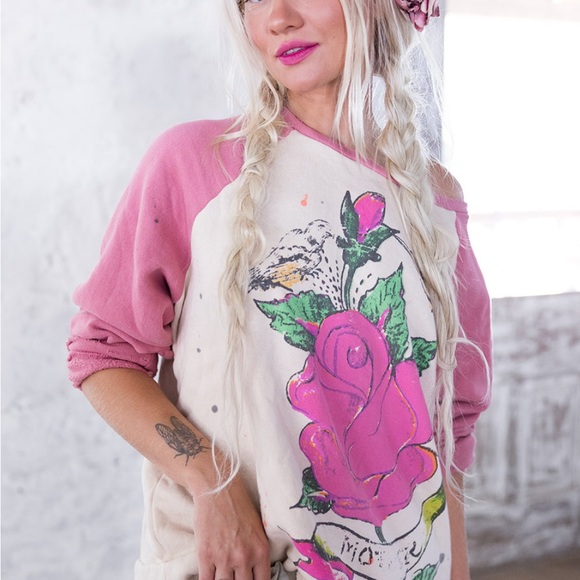 Magnolia Pearl Sweatshirt - Picture 2 of 12